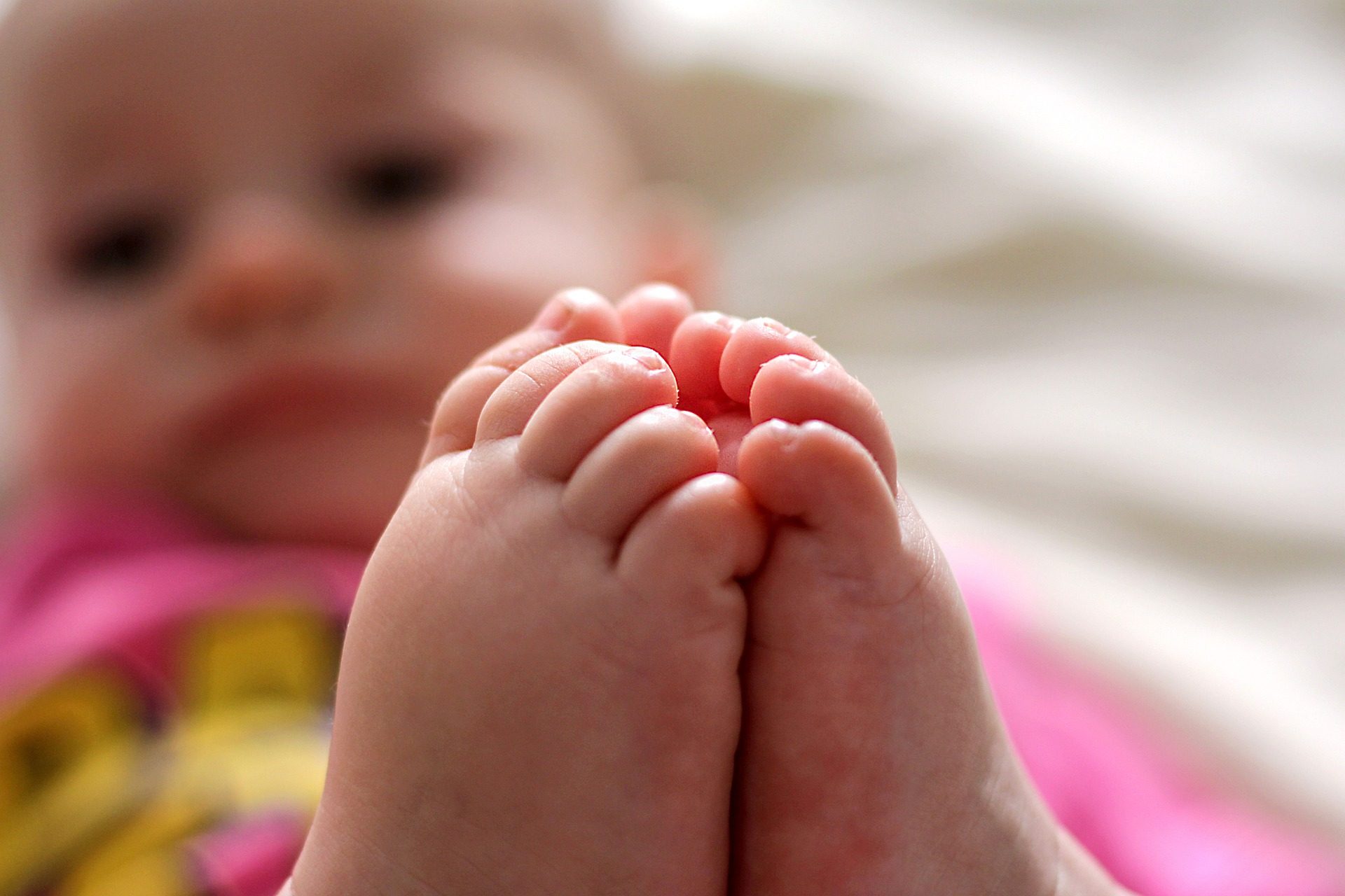cropped-beby-feet.jpg